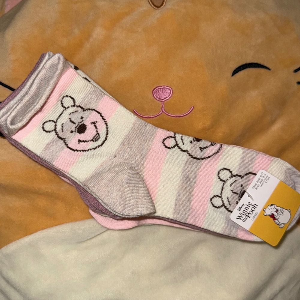 WHINNE THE POOH CAPRIS SOCKS CUTE IN PINK!!!